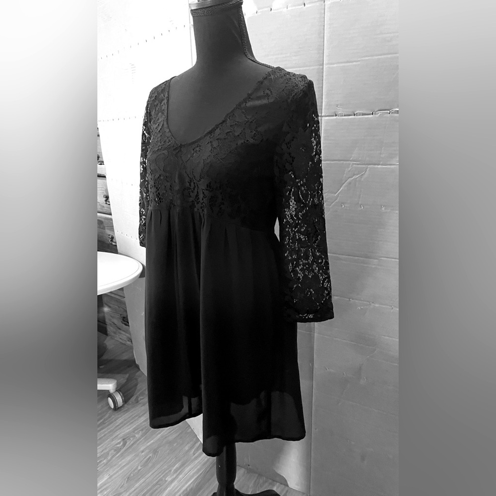 Forever 21 Black V-Neck Babydoll Dress